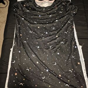 Black Star and Nightgown With Pockets